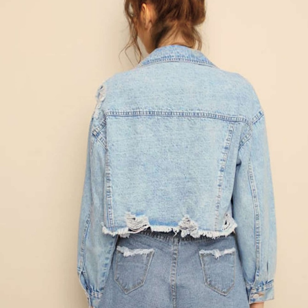 Distressed Button light wash denim jacket pocket - Picture 8 of 8